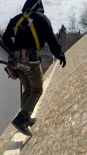 Darius on Instagram: "Anytime we get blessed with a steep roof like this, We build a 2x6 platform to walk on. Using flat lock screws makes for a solid structure and easy removal when we are done. building a platform to walk on won’t affect your ego Contrary to popular belief #framersareadyingbreed #construction #tips #chickenstrips"