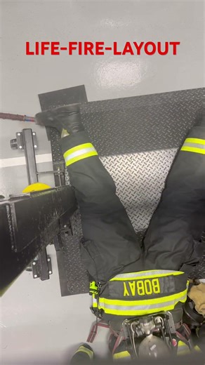 Firefighter forcible entry with wedge #firetraining #forcibleentry