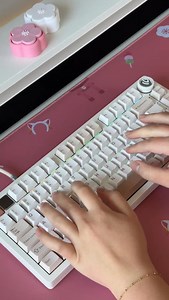 a quick comparison between the new Leobog Hi75C and the Hi75! ✨ the new version is lighter, with brand new colours and a slightly different config within the keyboard. let me know which build you prefer!! both are still really great alu keyboards, it's hard to decide 🤭 both versions are available on momokeebs.com! 💗 • • #smallbusiness #keyboard #mechanicalkeyboard #keycaps #keycapset #keebs #keeb #mechkeyboard #mechkeyboards #asmr | momokeebs