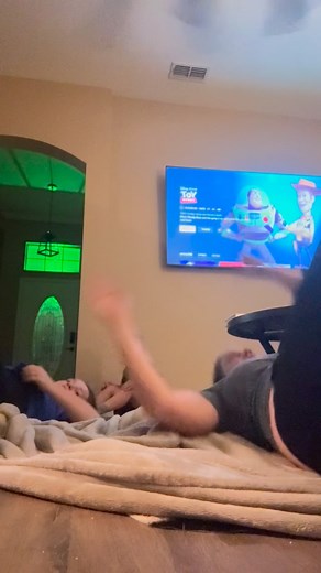 李 November Core Challenge! Clermont CrossFit dropped our AMRAP Sit-Up challenge and I’m coming in HOT with a personal goal of 3,000 sit-ups by the end of the month.  Plus, I have my kiddos to be part of the fun!! 朗 @clermontcrossfit Traveling, busy, tired, kids, work… don’t care. I’ll drop to the floor anywhere.  Every sit-up counts. Let’s go November  #ClermontCrossFit #AMRAPChallenge #3000OrBust #CoreOnFire | Lori Gravitt | Facebook