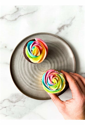 🌈 🎂 Rainbow frosting can be intimidating so I am here to help break it down with simple tricks, your ingredients, and tools you need for success! 📌 https://sugarfacebakes.com/2023/01/16/how-to-make-rainbow-buttercream-frosting-for-cakes/#recipe #cakedecorating #cakes #caketok #cakevideo