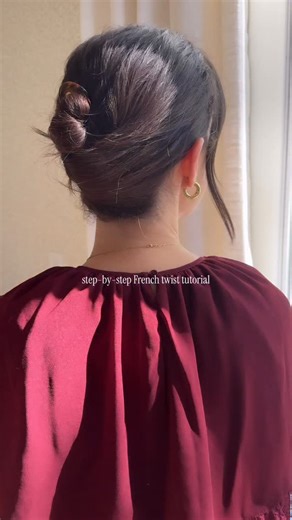 French twist tutorial 🥐 ready to elevate your typical slick-back bun or claw clip hair style? this takes 15 seconds and feels 10x more chic. 🤍 How to do it: 1. Gather hair like a low ponytail. 2. Wrap the ponytail over one or two fingers. 3. Twist clockwise until it coils upward. 4. Pull the twist up toward the crown and tuck the ends in. 5. Secure with a French pin — slide in horizontally, then rotate vertically to lock. A quick, timeless French twist you can wear anywhere ✨ Follow for more e