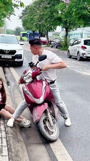 It Looked Like An Accident… But It Was A Trap #KindManGlobal #PublicSafety #SituationalAwareness