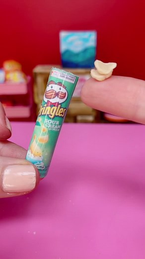 Making a Pringles Tub: ASMR Foodie Tutorial