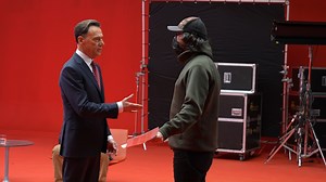 🎙 Matías Prats es una de las personas mejor valoradas por el público. 🧐 ¿Cuál es su secreto? Dale al play para enterarte. #GraciasMatías | Línea Directa Aseguradora