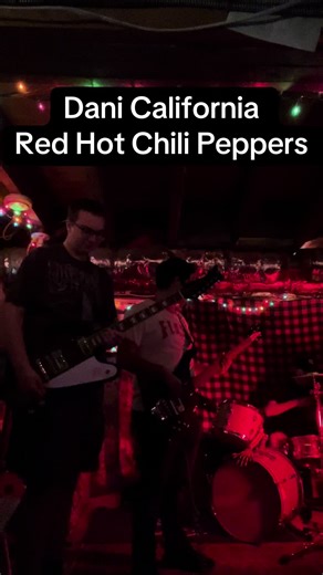 DANI CALIFORNIA!!! 🌶️ ☀️ #trending #bassguitar #guitarsolo #sing #fyp #drummer #huluchippendalesdance #classicrock #rhcp #tiktok