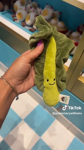 Exploring the Jelly Cat Cafe at FAO Schwartz in NYC