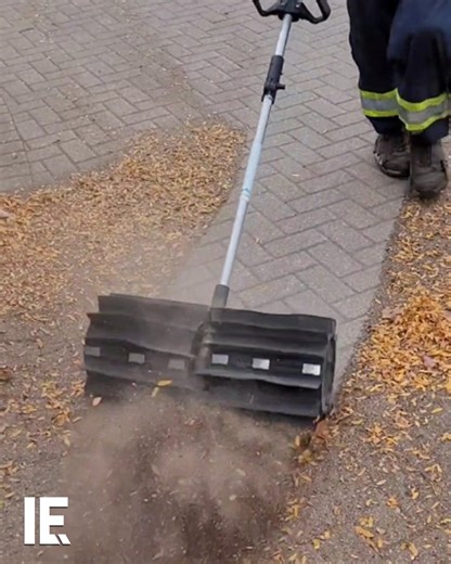Sweeping leaves with a standard broom can be back-breaking, exasperating work. But bring a power broom to the party, and suddenly you have precision sweeping. And the kind of street theater that other people would want to try. 🎥 landscaping_daily / IG | Interesting Engineering