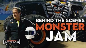 学习如何为 MONSTER JAM《怪脚》制作坡道和砸车！