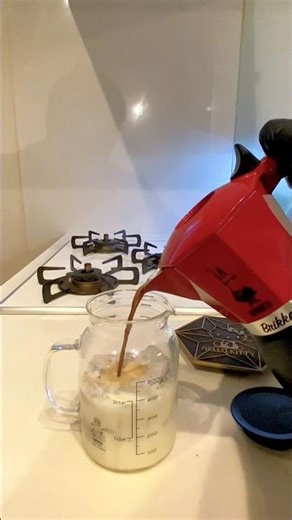 A quick iced café latte, tall size ☕😋 #mokapot #coffee #coffeelover