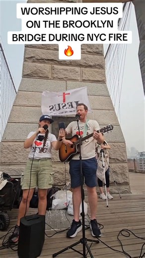WORSHIPPING JESUS CHRIST On BROOKLYN BRIDGE During NYC FIRE & WORLD CUP #nyc #jesus #worship #soccer