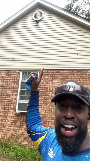 How I soft wash vinyl siding #housewashing #outdoorcleaning #softwashing