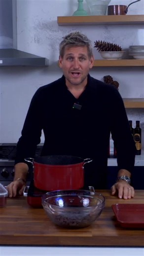 This year do better than a store bought box of chocolate’s. Make these absolute best chocolate-dipped strawberries instead. Trust me, nothing says romance like real chocolate and a little effort ♥️ head over to my YT for the full recipe! | Curtis Stone