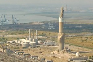 Destruction contrôlée d’une cheminée de 244 mètres au Royaume-Uni