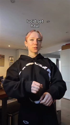 avril on Instagram: "trop trop fan comme d’hab!! ❤️ ensemble nova en noir @lucid.eu code AVRIL"