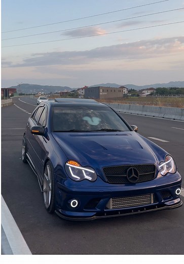 Exploring the Mercedes-Benz W203 AMG: Features & Insights