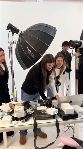 se vienen cosas demasiado guays!!!!!!!! con este vídeo damos muuuchas pistas 🧐 #shooting #producto #new #collection