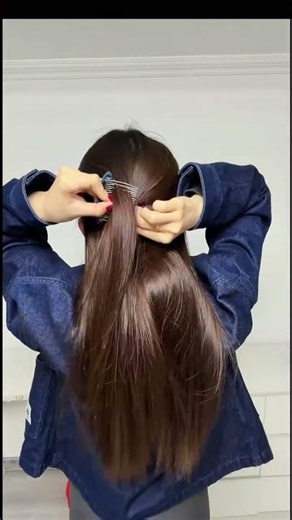 Simple Upside-Down Ponytail: Easy Flat Hair Hack