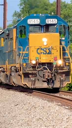 CSX LO-42 going down the Woodbourne connector #railcore #train #railtrack