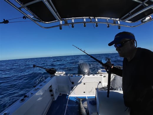 Always fun fishing for Florida Keys Wahoo solo. Good Karma is equipped with a 2025 Seakeeper 2. A Seakeeper 2 turns our fishing platform into cement fishing dock in the middle of the ocean. For safety when fishing solo it is best to keep an engine shut off mechanism on your body. I carry 2. Just released the downrigger lesson last week. I prefer slow trolling for wahoo using downriggers vs. manual planers. Good Karma "Pink Sock" lure :) Live bait wahoo releases tomorrow. Course link in comments.