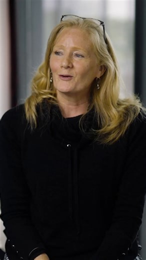 Interactive read-alouds can be fun and instructive at the same time! Request a sample through our link in bio. Request a sample HERE: http://spr.ly/61847kKT6 #readalouds #studentreading #wholegroup | Heinemann Publishing