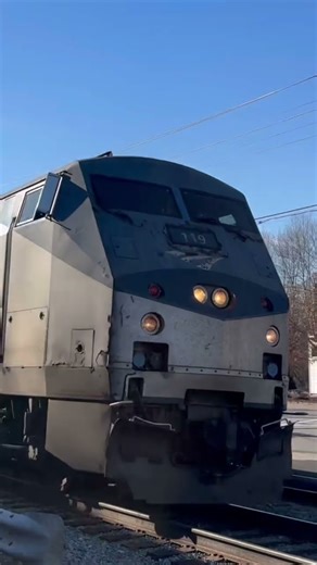 Amtrak P42DC number 119 with a cool ass horn and 90406 F40PH NPCU ON BACK! #amtrak #trains