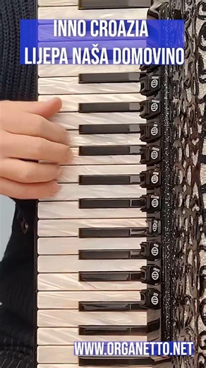 Shorts - INNO CROAZIA - LIJEPA NAŠA DOMOVINO - Fisarmonica Superfacile -