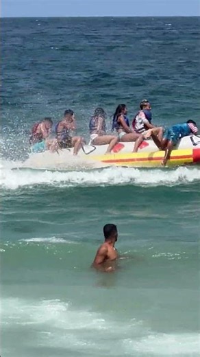 Banana Boat Capsizes and Sends Riders Into the Water