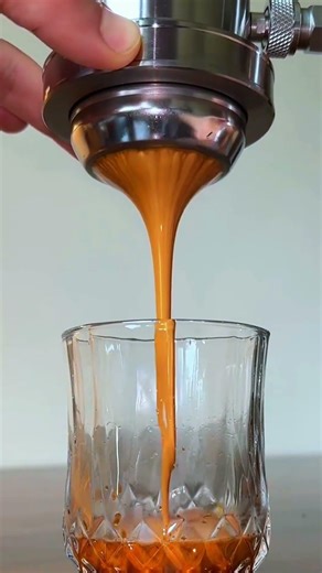 Portable Espresso Maker Pressure Test – Thick Crema, Travel Coffee Upgrade ☕🔥