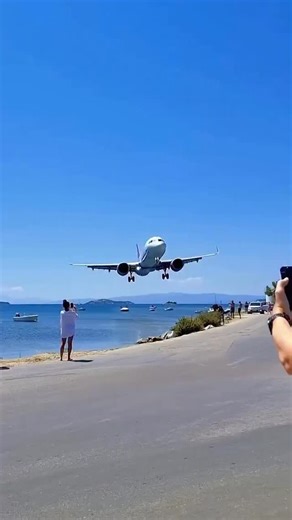 Akinola | Aviator✈️🇳🇬 on Instagram: "Touching down at Skiathos Alexandros Papadiamantis Airport (JSI/LGSK), where precision meets paradise. This iconic Greek island gateway features one of Europe’s most dramatic approaches: a short 1,628 m runway carved from reclaimed land, demanding low, skillful descents over azure waters and rugged coastline. Often dubbed the “European St. Maarten,” arrivals skim hills and beaches in a thrilling spectacle that turns every landing into an unforgettable welco