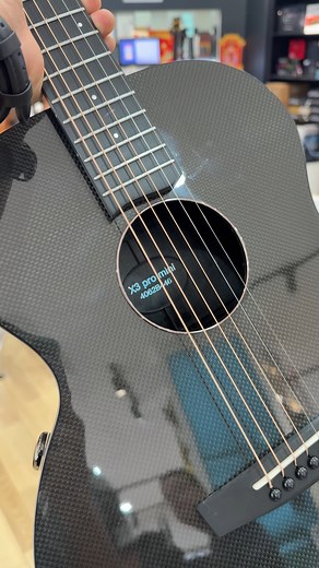 ហ្គីតា Enya X3 Pro Mini Carbon Fiber 36" TransAcoustic/AcousticPlus® ➡️Item Weight : 10.25 pounds ➡️Product Dimensions : 43.7 x 18.5 x 9.25 inches ➡️Batteries : 1 Lithium Ion batteries required. (included) ➡️Customer Reviews : 4.2 4.2 out of 5 stars 391 ratings 4.2 out of 5 stars ➡️Back Material : Carbon Fiber ➡️Body Material : Carbon Fiber ➡️Top Material : Carbon Fiber ➡️Neck Material Type : Carbon Fiber ➡️Material Type : Carbon Fiber ➡️Color Name : Black ➡️Connector Type : USB Type-C ➡️Fretboa