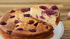 Delicious raspberry ricotta cake 😍 | The Cooking Foodie