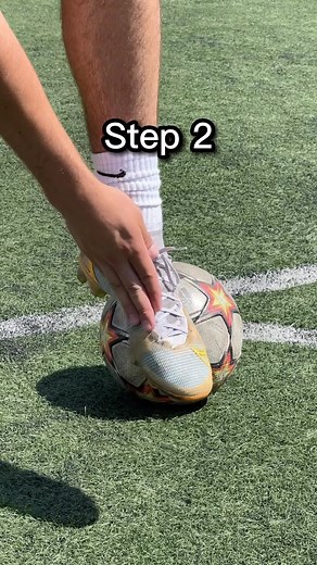 Tom Harris Football | Curl Freekick Tutorial 🔥👀 #football #soccer #futbol #fussball #fußball #calcio #tomharrisfootball | Instagram