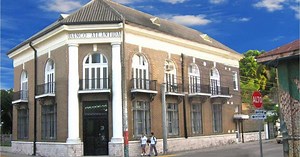 Banco Atlántida trasciende más de un siglo nuestra historia económica