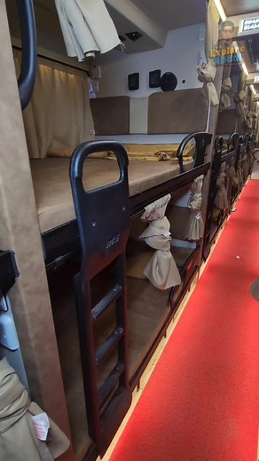 💥🤷 என்னது இந்த Bus-ல நடுவுலே இறக்கி விட்டுவாங்களா 🤯 @vignesh_tat_travels_official Contact Details:- Vignesh TAT Travels For Bookings Call - 9209055666 Ticket Price:- Just Rs.1710 Bus Route:- Chennai to Theni - Bus Theni to Munnar - Van My Overall Experience:- - The bus was really premium and everything was nice in the ride. - This is the first time I have seen the upper berth at low height. - Because of narrow bends in Munnar they are arranging Van pickup from Theni. - The Van ride also aweso