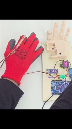 Control Robot Hand 🤖 With Your Hand! (Arduino Project) #viralvideo #experiment