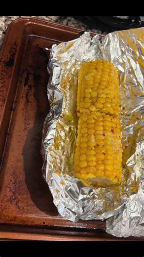let's make roasted corn with buttery steakhouse seasoning #roastedcorn #cornrecipes #homecooking #weeknightdinner #cornonthecob