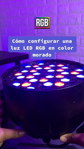 Cómo configurar luces LED RGB en color morado