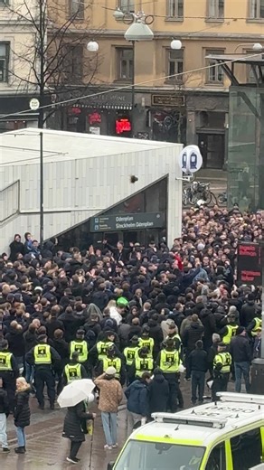 Söndagsstämning på Odenplan med Djurgården