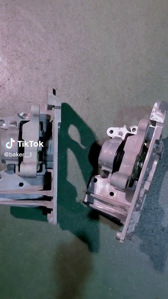 アクセルONでゴツっ、と感じの音と衝撃。 #c26 #エンジンマウント交換 #自動車整備 #セレナ