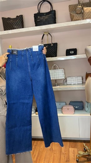 Moda y estilo para toda la familia✨ Descubre la mercancía recién llegada en California Outlet. 📦 Envíos a toda la República Mexicana 🇲🇽 Regístrate a los siguientes numeros: 📲 Asesora Teresita 966 666 0577 (A-M)🤳 Asesora Mitzy 966 115 2110 (N-Z)🤳 😂 Así se ve el detrás de cámaras antes del caos… digo, del live 😜 #humor #LIVEEE #moda #californiaoutlet California Woman Tonalá | California Arriaga