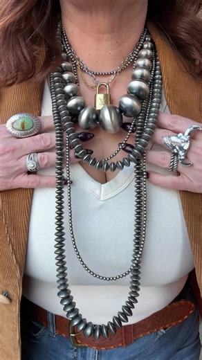 When the pearls are pearling! 🖤🖤#nativeamericanjewelry #sterlingsilver #ootd #vintage #westernfashion Jewel creds: @milagroturquoiseco @texas gals Turquoise @Snake Oil Turquoise @Silver & Son Jewelry @Elgin Tom @grit gals boutique Vintage blazer: @Free People