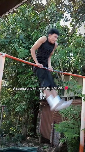 3.4K views · 41 reactions | Strong grip = better freestyle combos Get your grip chalk here:⬇️⬇️⬇️ https://s.shopee.ph/4q85wYTmrt #calisthenics #calisthenicsfreestyle #streetworkout #grind #workout #addycasil #reels #reelsviralシ #discipline | Addy Casil | Facebook