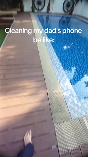 Cleaning My Dad's Phone: Too Many Webs!