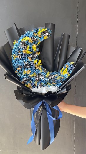 I Painted Starry Night with Flowers - A Unique Bouquet Design