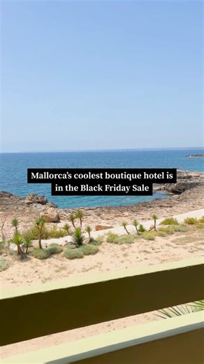 Mallorca’s coolest adults-only hideaway with sea and mountain views – now in the Black Friday Sale. 🌊🏔️ Bikini Island & Mountain Hotels in Port de Sóller blends boho-chic, laid-back vibes and pure holiday bliss. Colourful accents, natural textures and a relaxed concept make for unforgettable moments. Dine with a view: oriental mezze, freshly caught fish and Balagan-style specialties on the terrace overlooking the harbour. 🍴 Relax and recharge: rooftop yoga, fitness with sea views and Aloe Ver