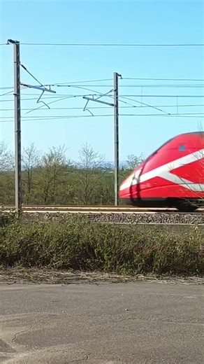 Treni ad alta velocità in transito nei pressi di Castro Dei Volsci
