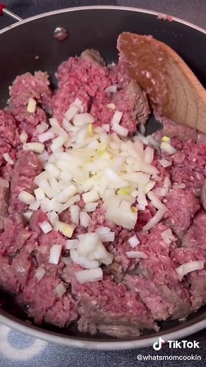 This tamale pie is so delicious! Sure to please even the pickieat eaters!#tamalepie #fallrecipe #dinner #easyrecipe #yum #dinnerideas #falldinner #familydinner #comfortfood #tacotuesday #mexicanfood