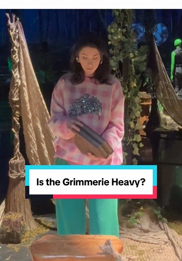 Replying to @𝐏𝐚𝐮𝐥🇵🇭🐰 Was the screen-used Grimmerie from @Wicked: For Good heavy? #wickedforgood #grimmerie #booktok #prop #theozvlog