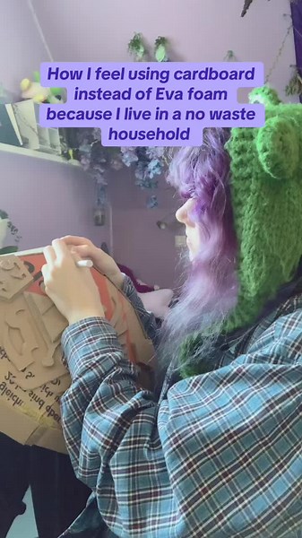 Hylian Shield Cosplay Using Cardboard
